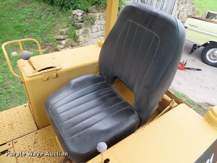 image for item DD6212 1976 Caterpillar 931 track loader