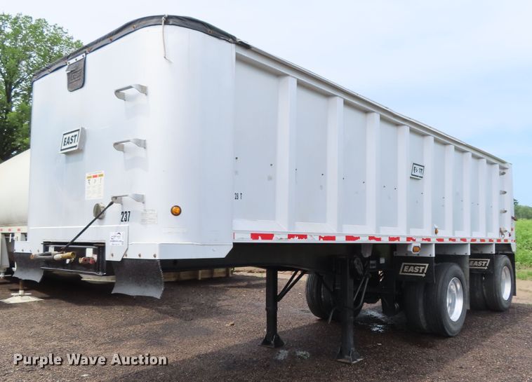 image for item DD6227 2007 East end dump trailer