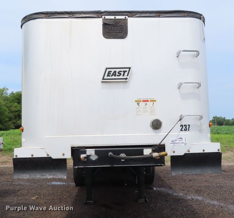 image for item DD6227 2007 East end dump trailer