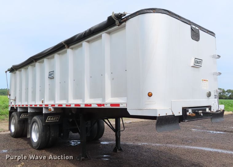image for item DD6227 2007 East end dump trailer