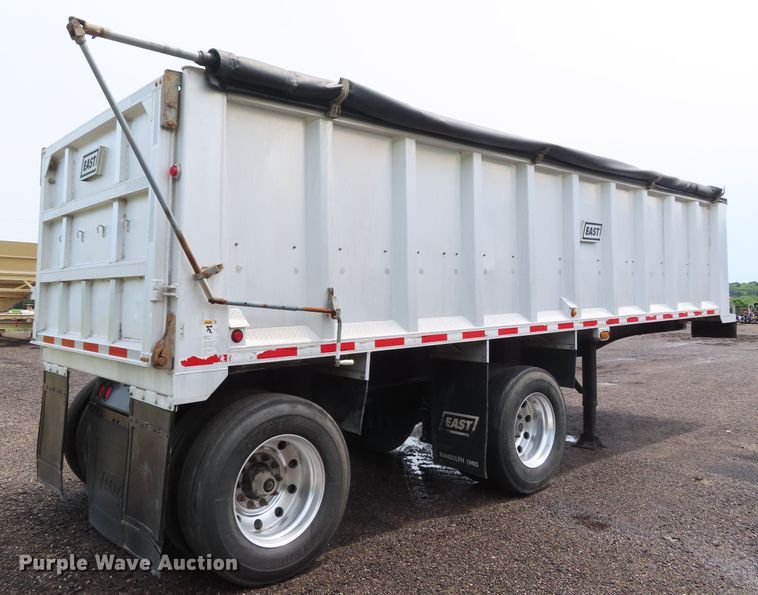 image for item DD6227 2007 East end dump trailer