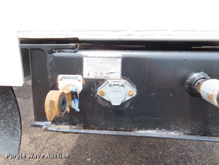 image for item DD6227 2007 East end dump trailer