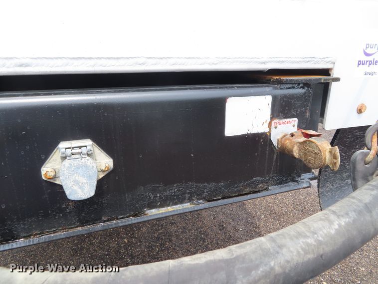 image for item DD6227 2007 East end dump trailer