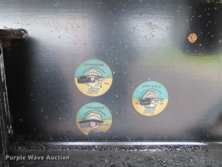 image for item DD6227 2007 East end dump trailer