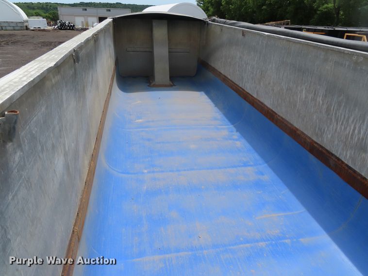 image for item DD6227 2007 East end dump trailer