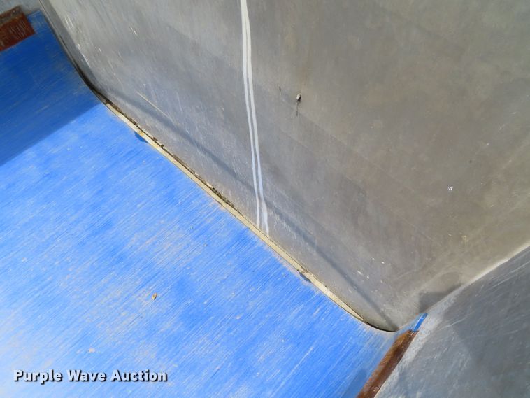 image for item DD6227 2007 East end dump trailer