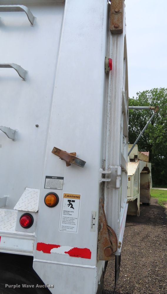 image for item DD6227 2007 East end dump trailer