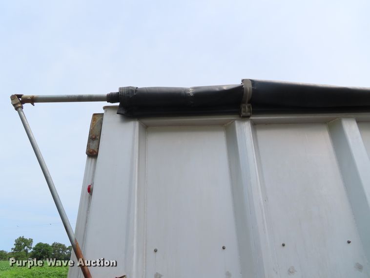 image for item DD6227 2007 East end dump trailer