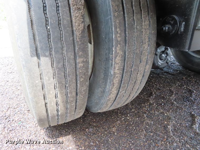 image for item DD6227 2007 East end dump trailer