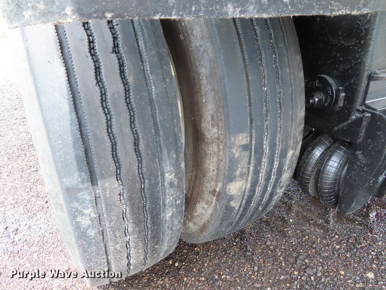 image for item DD6227 2007 East end dump trailer