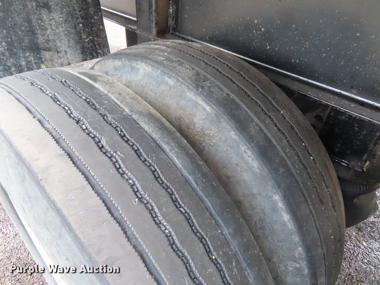 image for item DD6227 2007 East end dump trailer