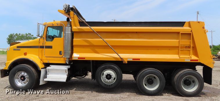 image for item DD6229 2006 Kenworth T800 dump truck