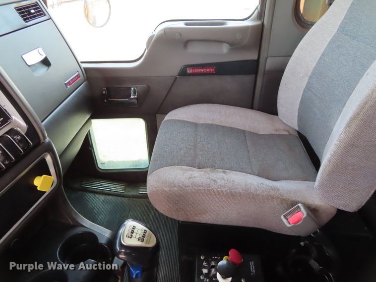 image for item DD6229 2006 Kenworth T800 dump truck