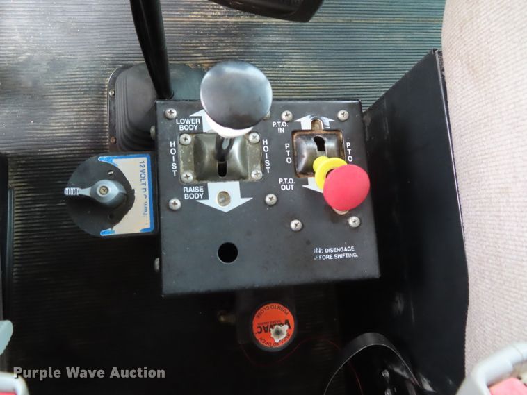 image for item DD6229 2006 Kenworth T800 dump truck