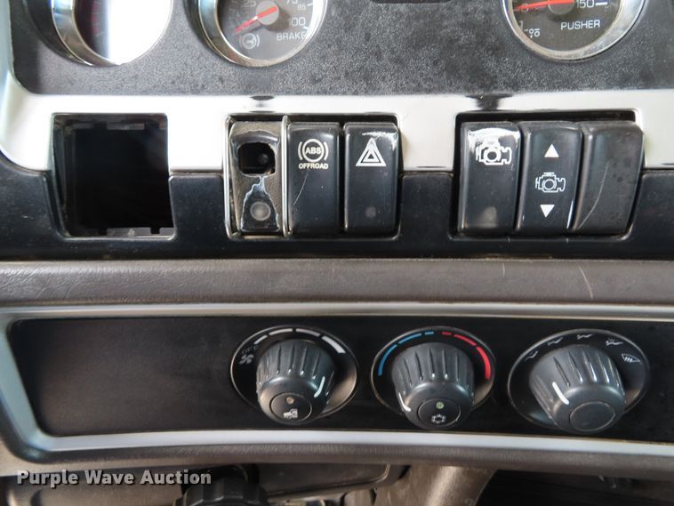 image for item DD6229 2006 Kenworth T800 dump truck