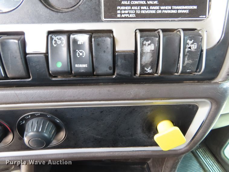 image for item DD6229 2006 Kenworth T800 dump truck