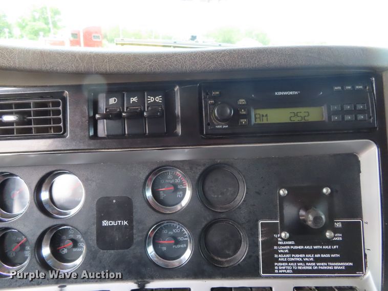 image for item DD6229 2006 Kenworth T800 dump truck