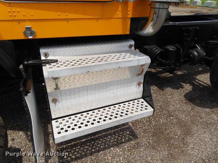 image for item DD6229 2006 Kenworth T800 dump truck