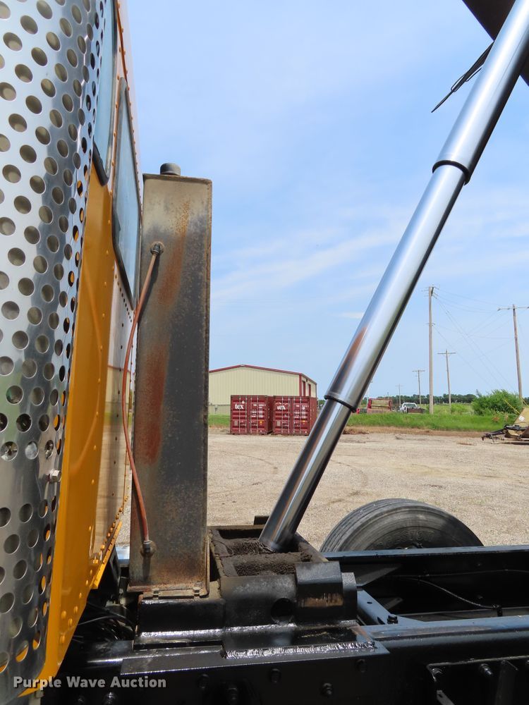 image for item DD6229 2006 Kenworth T800 dump truck