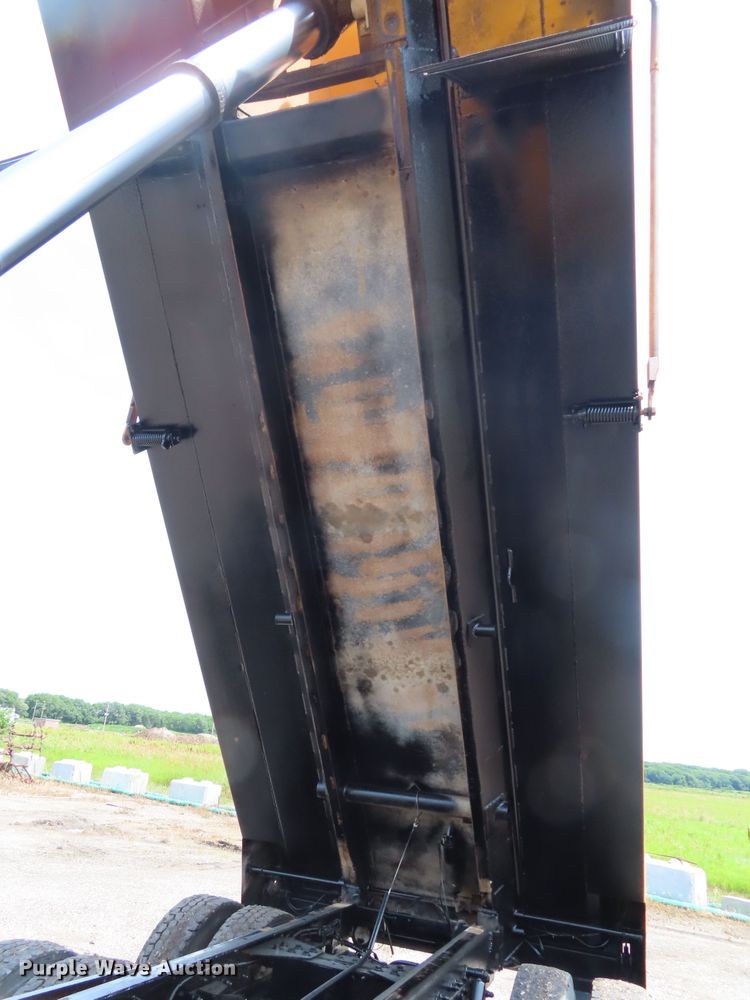 image for item DD6229 2006 Kenworth T800 dump truck