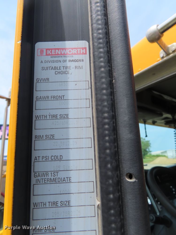 image for item DD6229 2006 Kenworth T800 dump truck