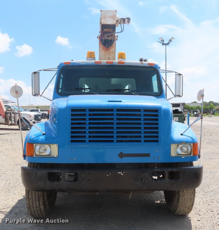 image for item DD6292 1993 International 4700 crane truck