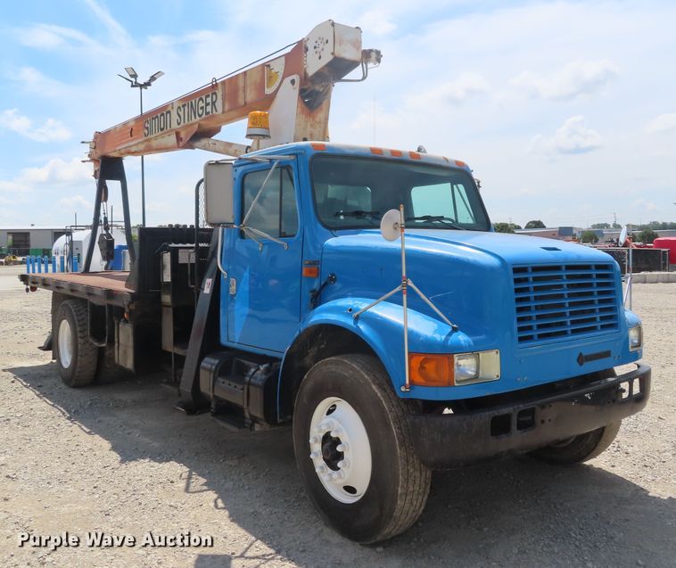 image for item DD6292 1993 International 4700 crane truck