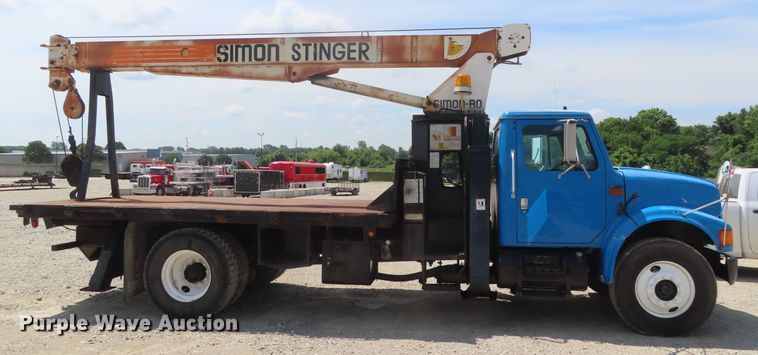 image for item DD6292 1993 International 4700 crane truck