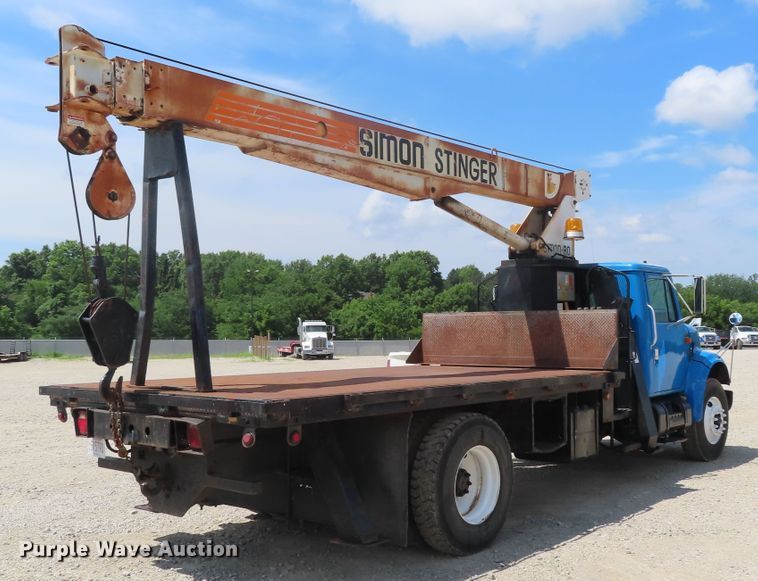 image for item DD6292 1993 International 4700 crane truck