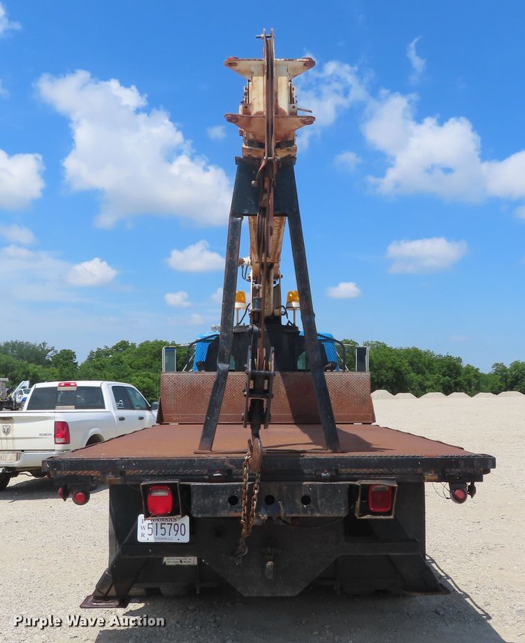 image for item DD6292 1993 International 4700 crane truck