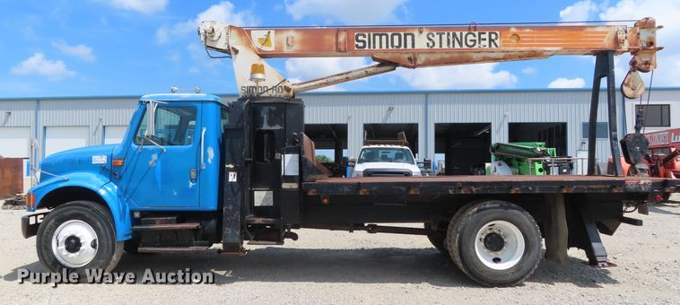 image for item DD6292 1993 International 4700 crane truck