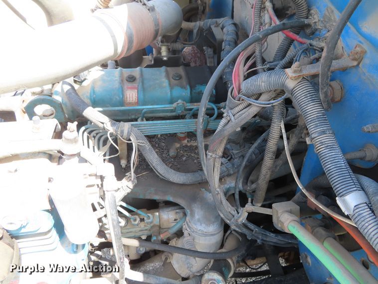 image for item DD6292 1993 International 4700 crane truck