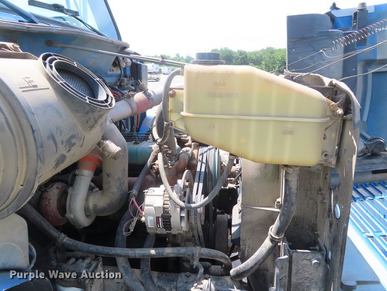 image for item DD6292 1993 International 4700 crane truck