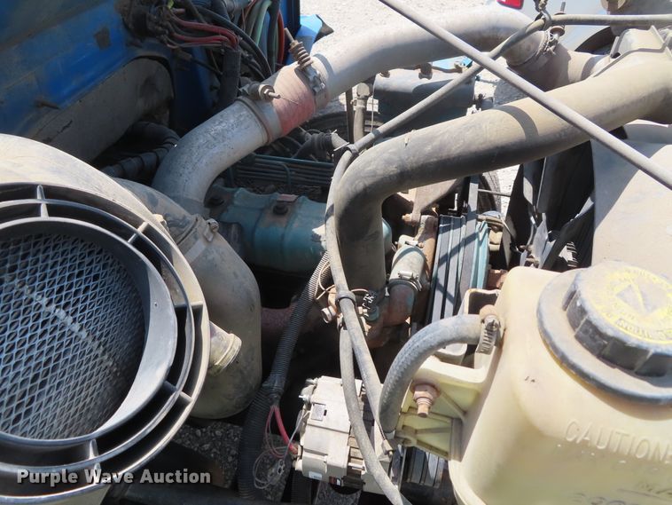 image for item DD6292 1993 International 4700 crane truck