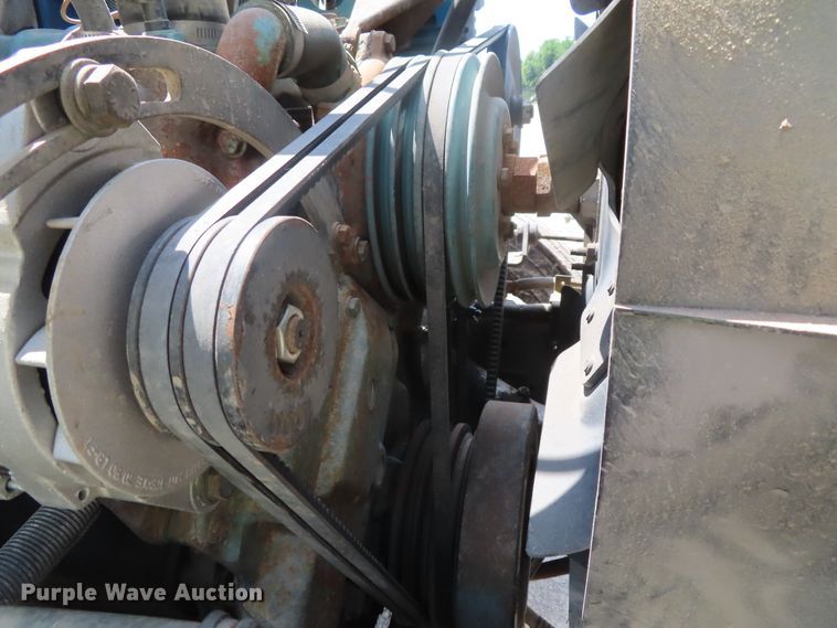 image for item DD6292 1993 International 4700 crane truck