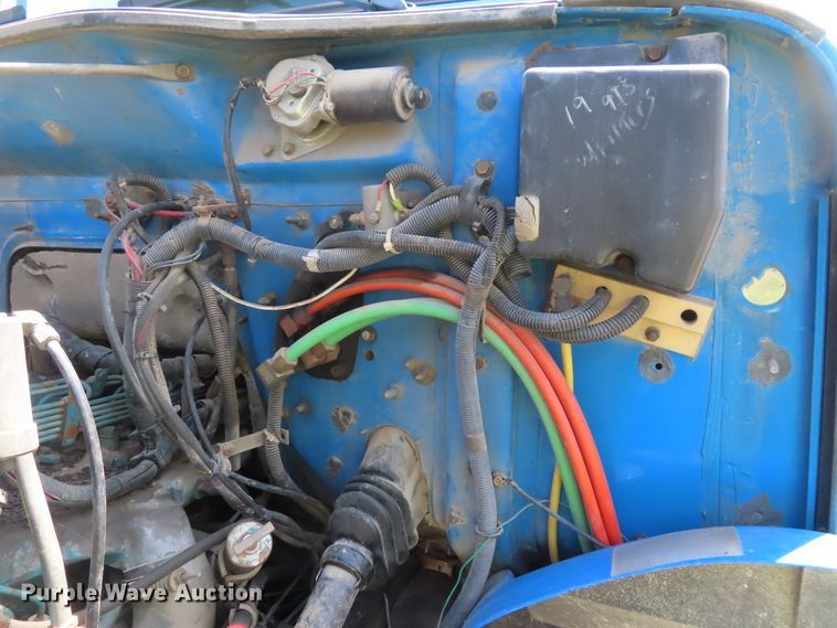 image for item DD6292 1993 International 4700 crane truck