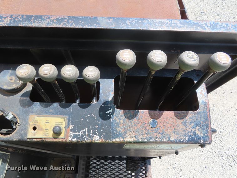 image for item DD6292 1993 International 4700 crane truck