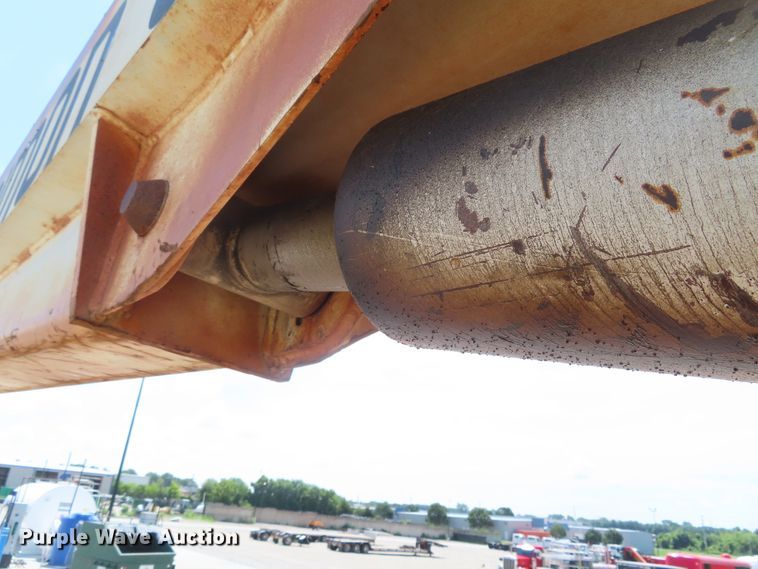 image for item DD6292 1993 International 4700 crane truck