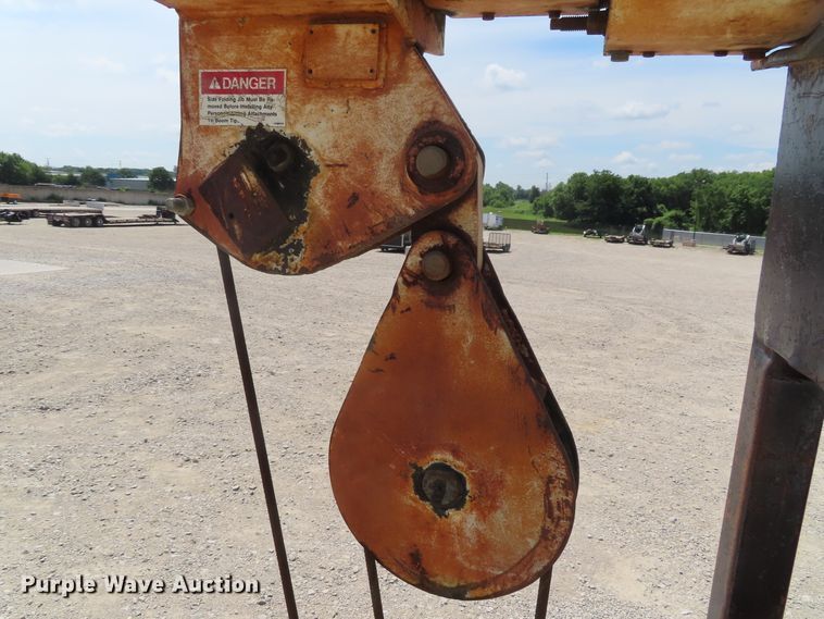 image for item DD6292 1993 International 4700 crane truck