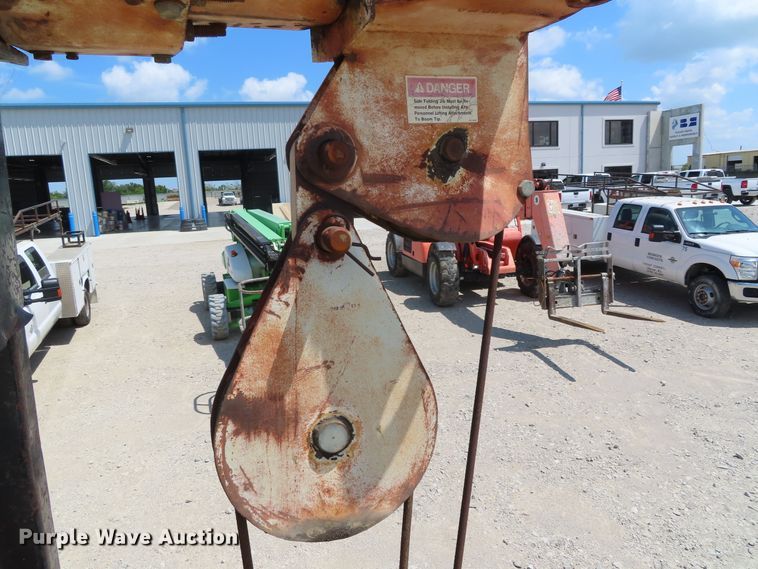 image for item DD6292 1993 International 4700 crane truck