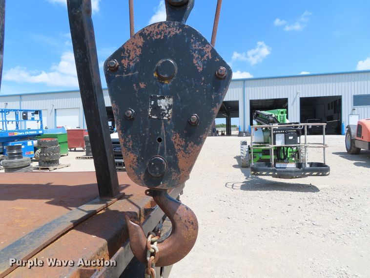 image for item DD6292 1993 International 4700 crane truck