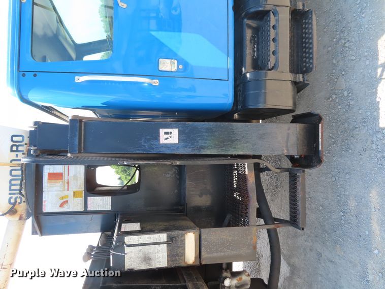 image for item DD6292 1993 International 4700 crane truck