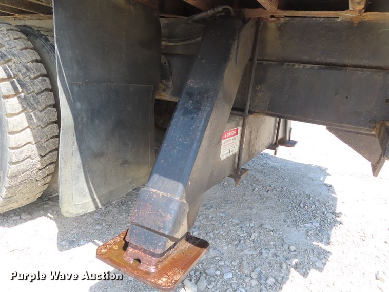 image for item DD6292 1993 International 4700 crane truck