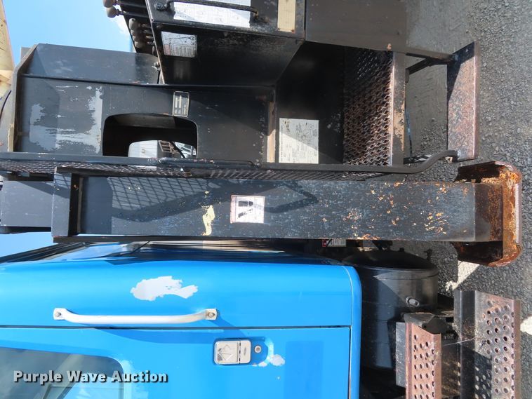 image for item DD6292 1993 International 4700 crane truck