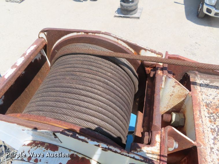 image for item DD6292 1993 International 4700 crane truck