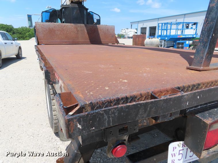 image for item DD6292 1993 International 4700 crane truck