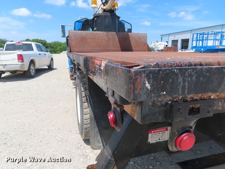 image for item DD6292 1993 International 4700 crane truck