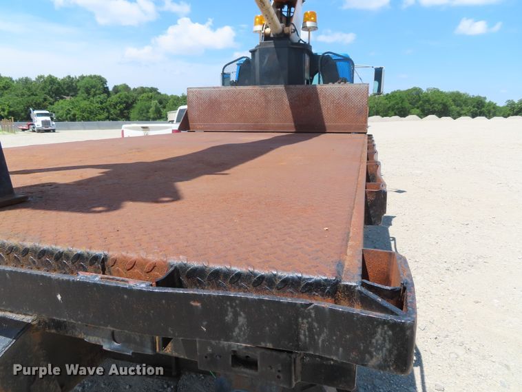 image for item DD6292 1993 International 4700 crane truck