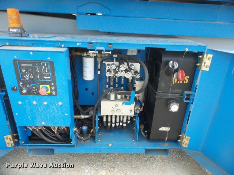 image for item DD6293 2012 Genie GS2669 scissor lift