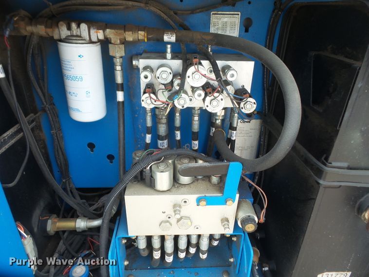 image for item DD6293 2012 Genie GS2669 scissor lift